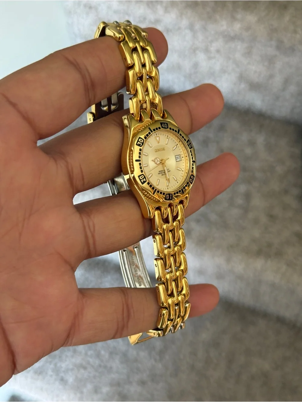 Geneve 90s Watch Women Swiss Stainless Steel Gold 200m Date new old stock